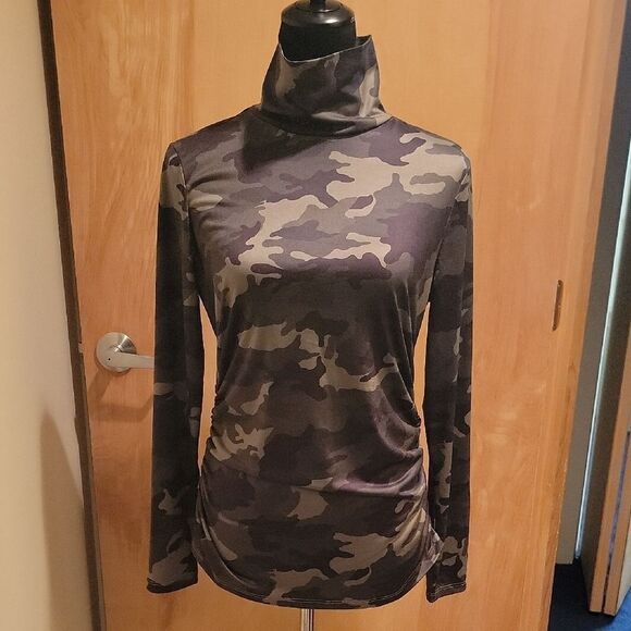 Boston Proper Camouflage Turtleneck Women's Top Sz Med - Picture 3 of 9